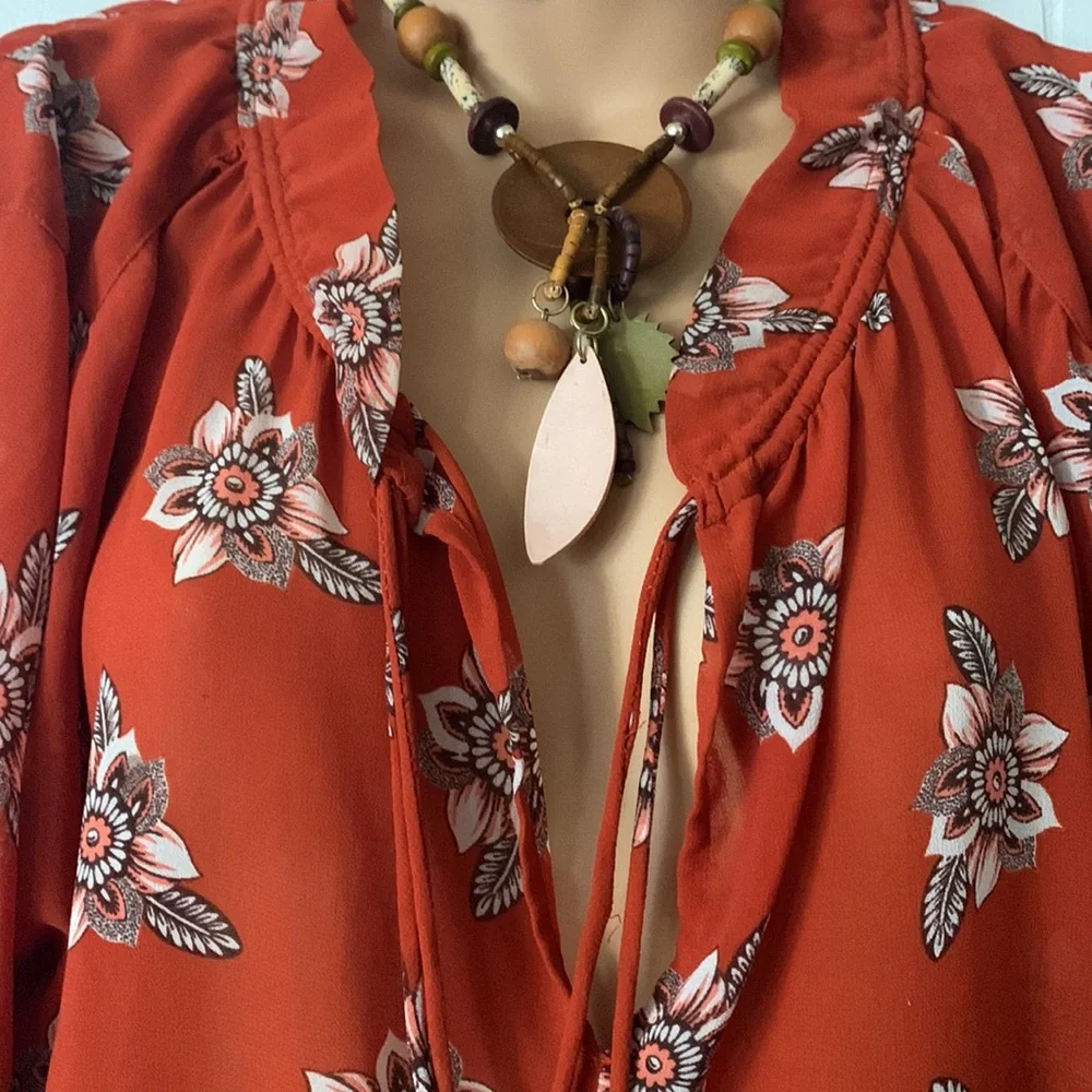 floral long sleeve blouse - Picture 2 of 3